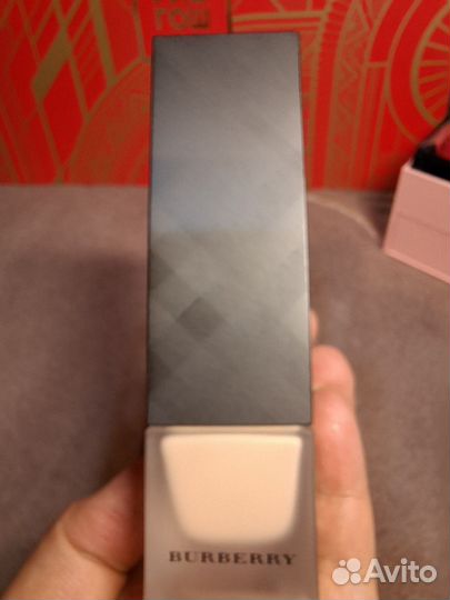 Burberry,Тональный крем,20 оттенок