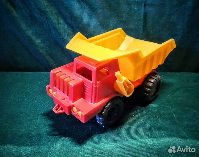 Грузовик самосвал пластик игрушка СССР
