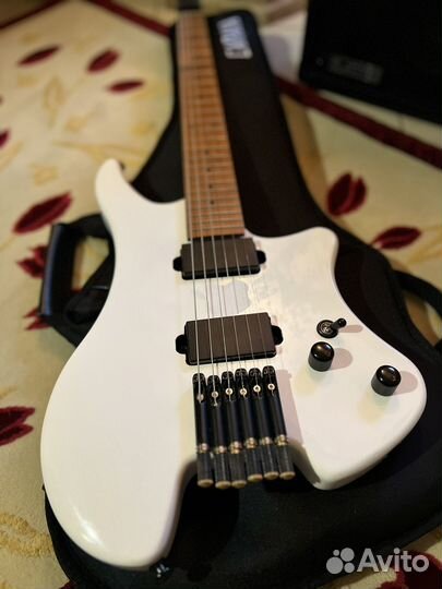 Электрогитара безголовая,белая,Caraya HL-1A-WH