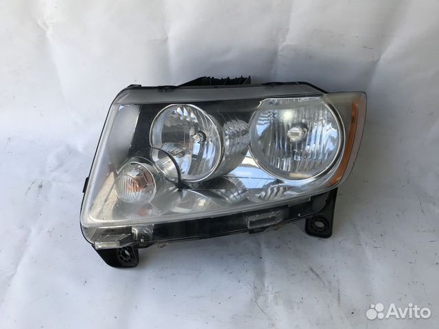 Фара левая Jeep Grand Cherokee WK2