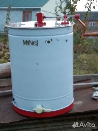 Медогонка трехрамочная