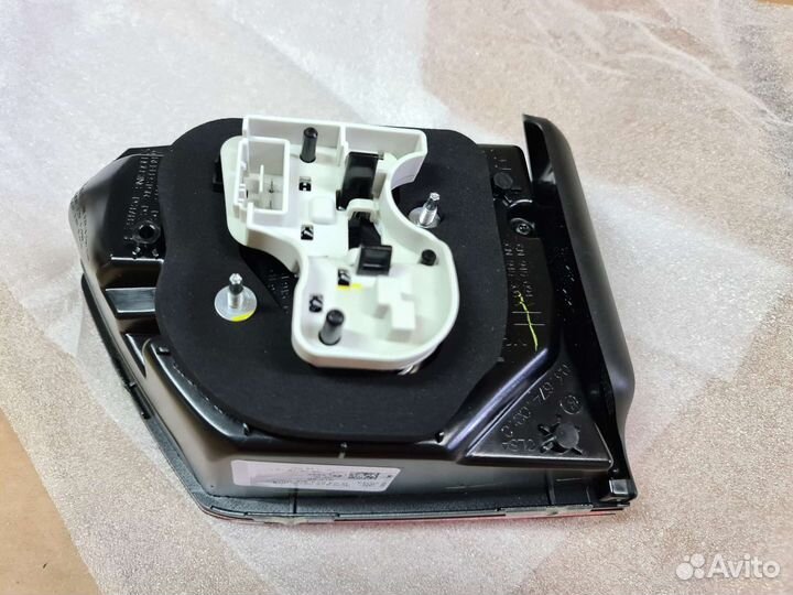 В наличии Фонарь задний внутренний правый