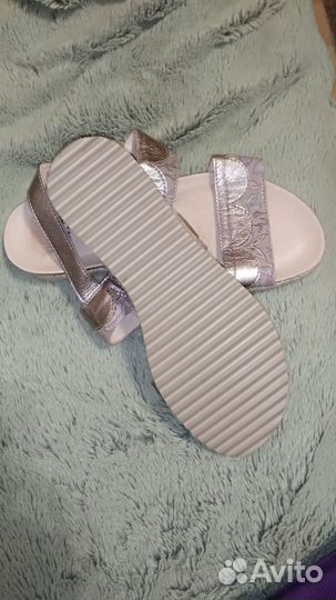 Продам женские босоножки