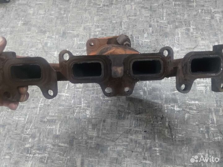 Коллектор выпускной 2.4л Додж караван Вояджер 01