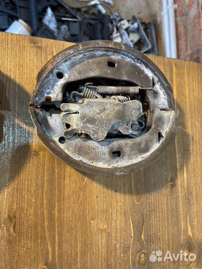 Колодки ручника задние Bmw 3 E90 N46B20 VA2.0 2009