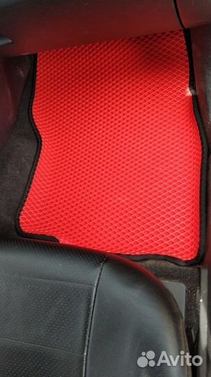 Ево автоковрики 3D с бортиками Ferrari