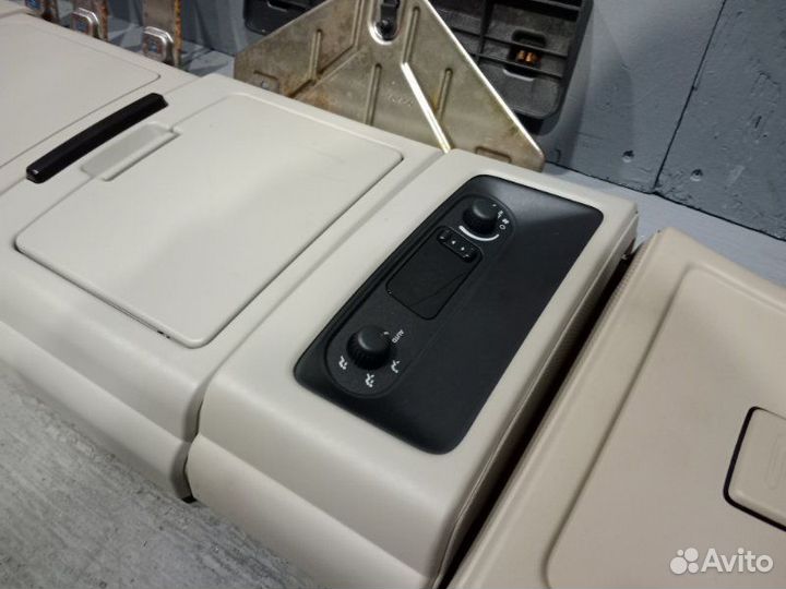 Консоль потолочная Chrysler Voyager 4