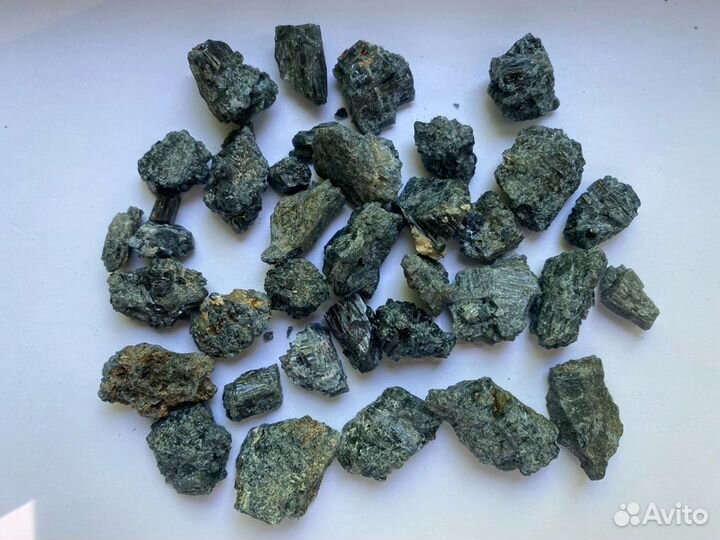 Необработанная галтовка турмалин, пирит, хрусталь