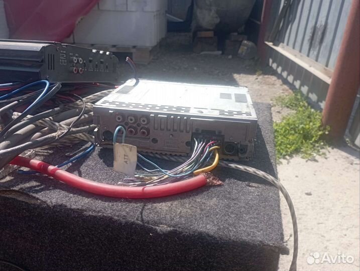 Комплект проводов, сабвуфер и усилитель