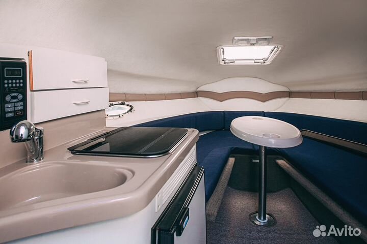 Каютный катер яхта Glastron