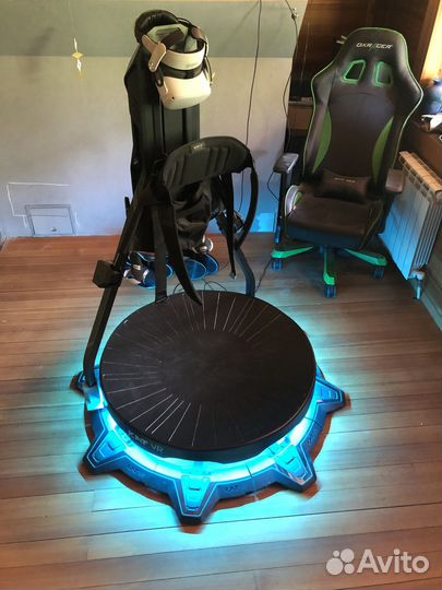 VR дорожка Kat Walk C2+ и шлем Oculus Quest 2