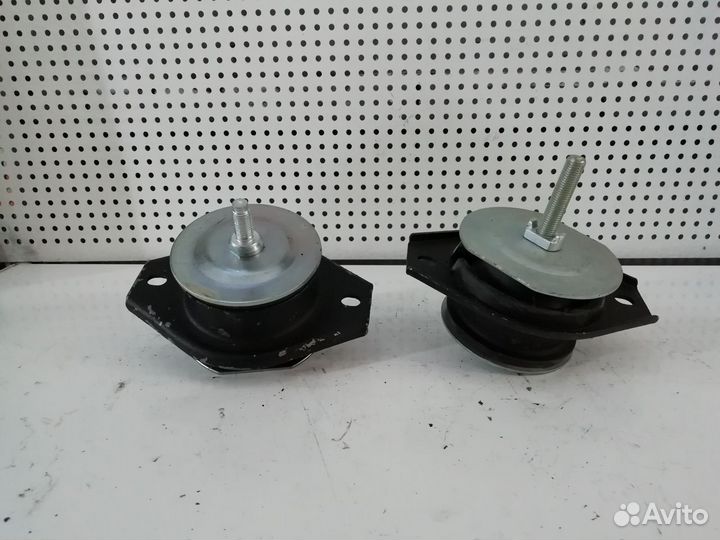 Опоры двигателя боковые Ваз 2110 Приора Новые