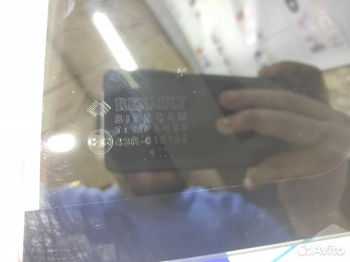 Стекло двери задней левой (форточка) Renault Logan