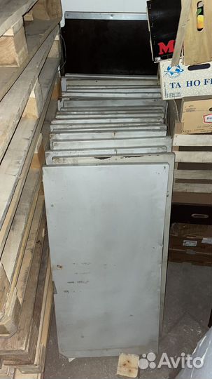 Металлические перекладины и полки