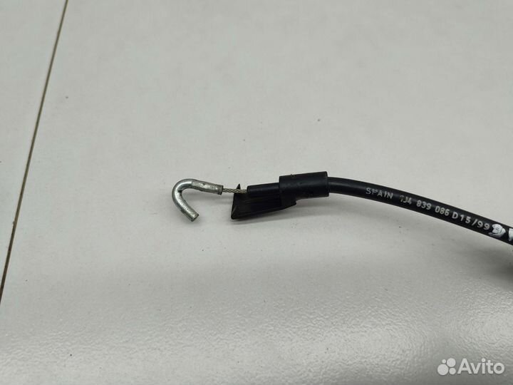 Трос замка задний правый Volkswagen Golf MK4