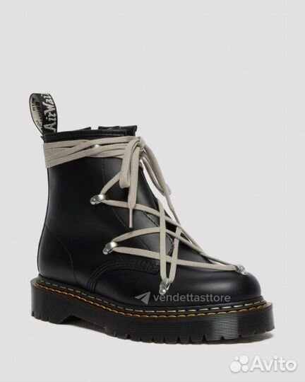 Ботинки Rick Owens x Dr.Martens на руках