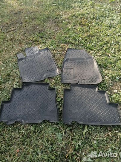 Резиновый коврик шевроле каптива