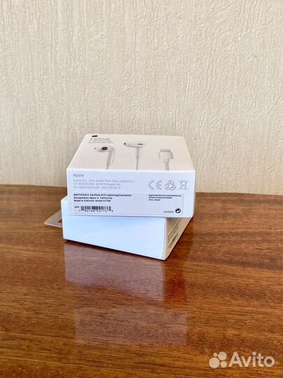 Проводные наушники Apple EarPods Lightning (новые)