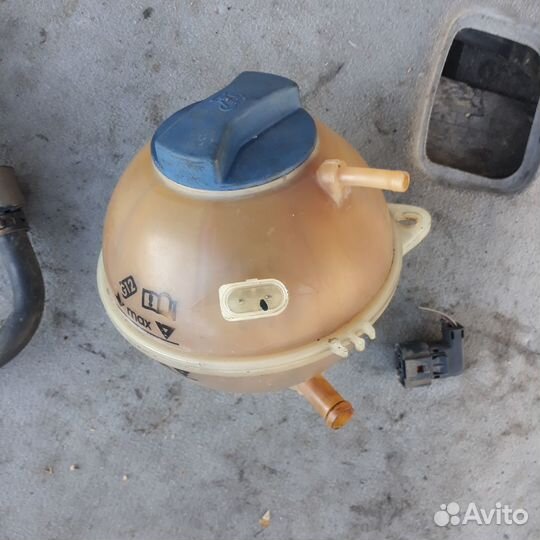 Бачок расширительный Шкода Октавия А4U1 VW Гольф 4