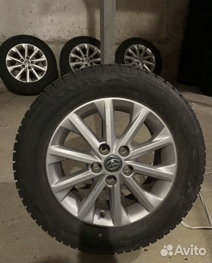 Bridgestone Blizzak Spike-02 215/60 R16 95T