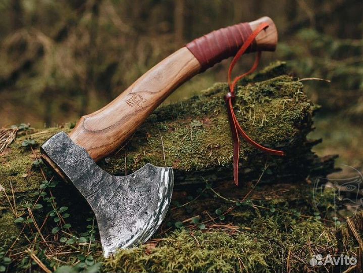 Кованый топор ручной работы
