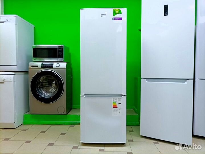 Холодильник маленький узкий б/у Beko. На гарантии