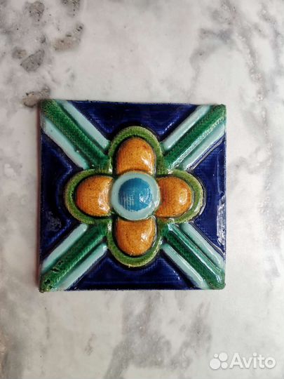 Изразец с лепным рельефом. Ручная работа. Новый
