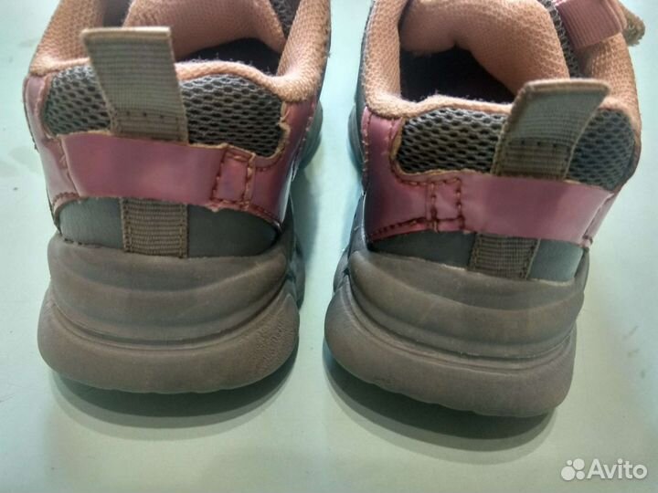 Кроссовки детские 25р