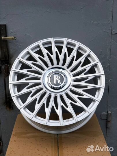 Кованые диски на Rolls Royce Wraith Dawn Ghost R22