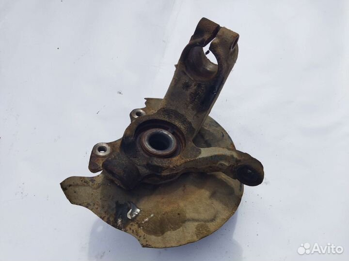 Кулак передний правый Поло седан