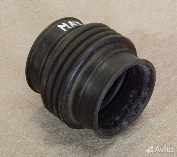 Патрубок воздушного фильтра Nissan Maxima J30