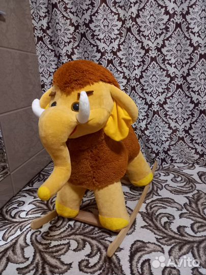 Детская игрушка качалка