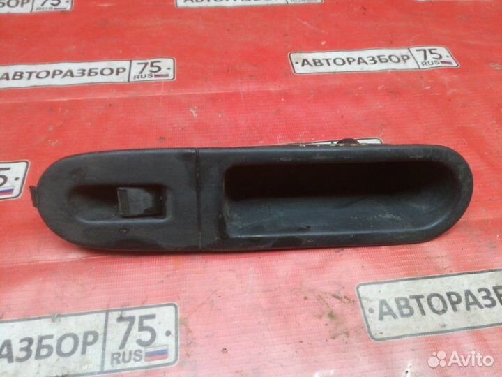 Кнопка стеклоподъемника передняя левая Honda Hr-V