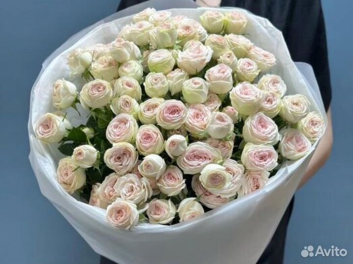 Кустовые розы и цветы оптом / Букеты из роз