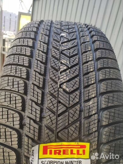 Pirelli Scorpion Winter 295/30 R21 и 265/35 R21