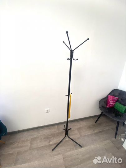 Вешалка для одежды напольная