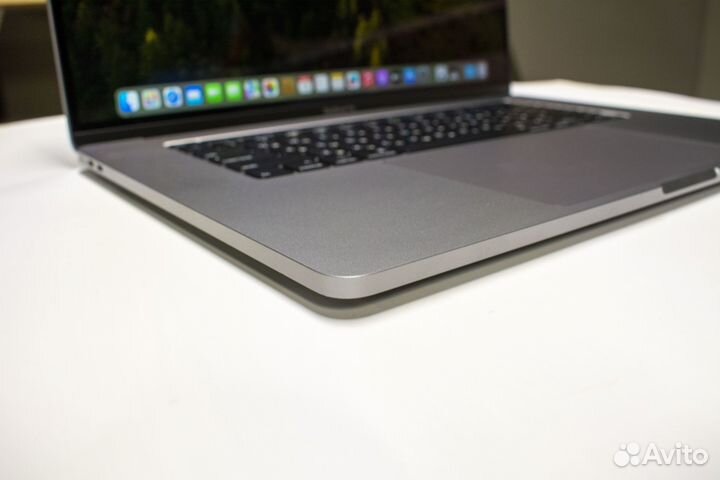 MacBook Pro 16 (2019), 512 гб, Core i7, 2.6 ггц, R