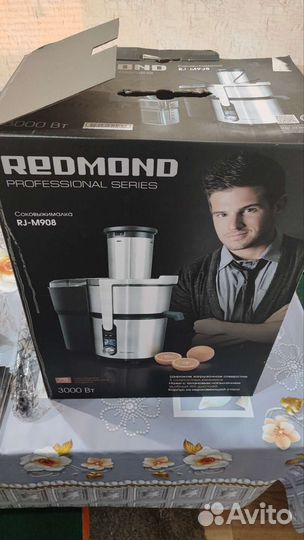 Соковыжималка центробежная Redmond RJ-M908