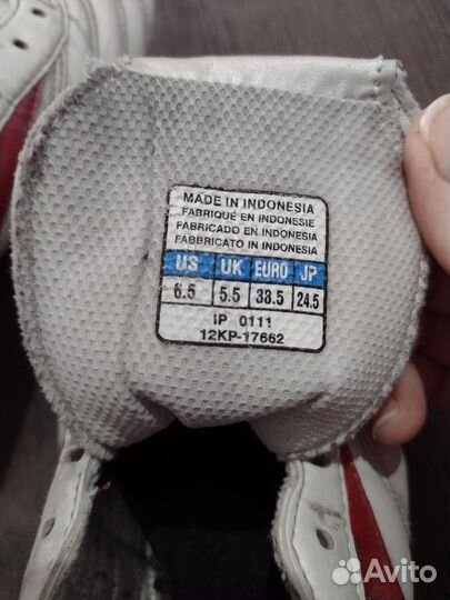 Бутсы футбольные продаются