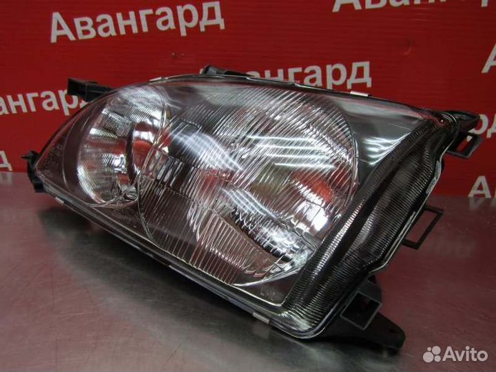 Фара левая Toyota Avensis T220 97-01