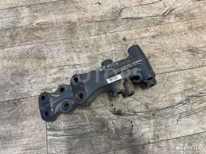 Кронштейн кабины левый Volvo FH 3 2015 21196590