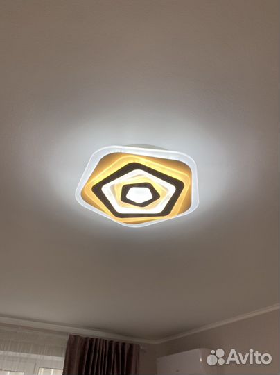 Продам люстру