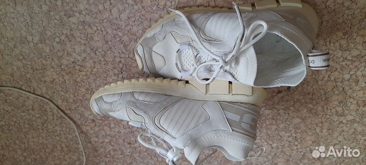 Кроссовки женские