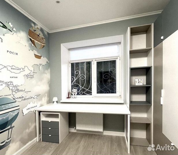 Письменный стол в детскую