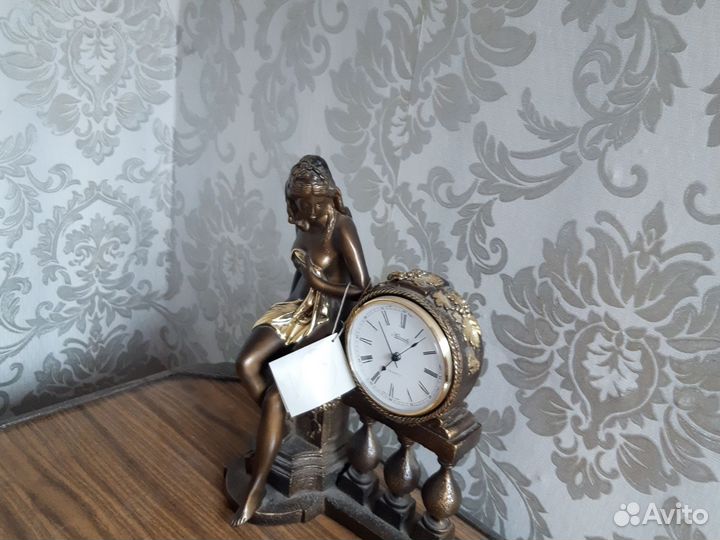 Каминные часы,статуэтка