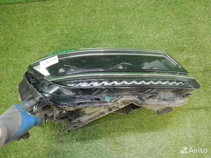 Фара правая Volkswagen Tiguan