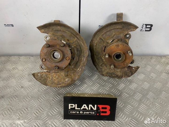 Кулак поворотный передний правый Toyota Carina E