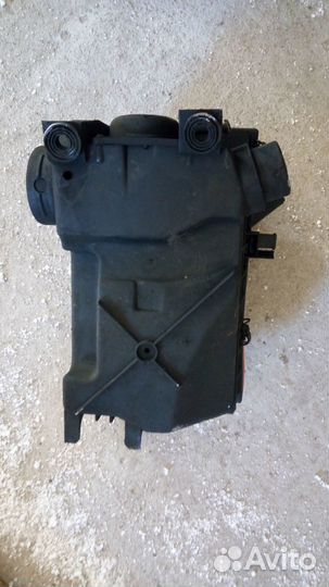 Корпус воздушного фильтра Пассат Б 3