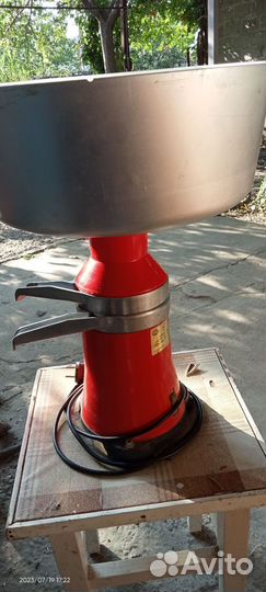 Сепаратор для молока электрический бу