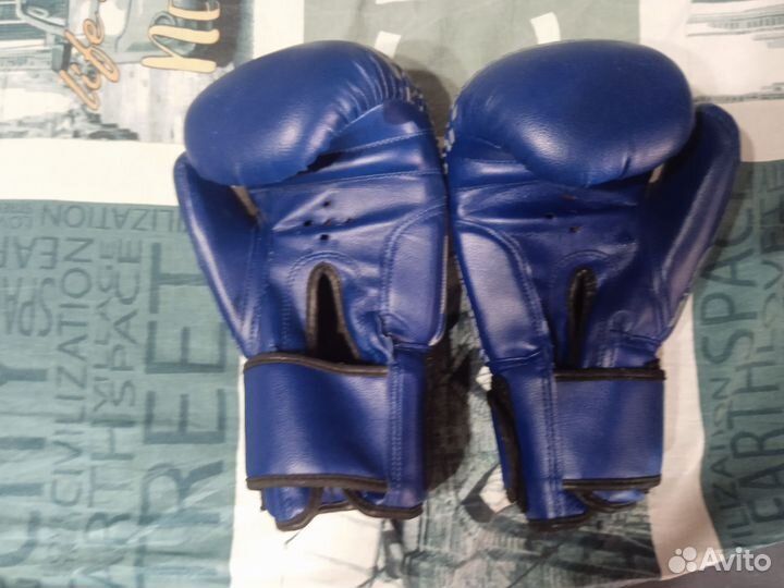 Боксерские перчатки 10 oz venum
